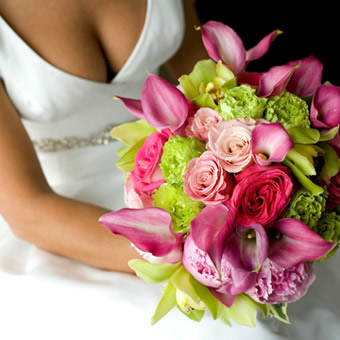 http://weddingflowersinfo.files.wordpress.com/2009/01/wedding_flowers.jpg